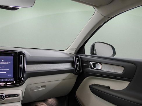 New 2026 Volvo XC40 B5 Ultra w/ Protection Package Premier image 17