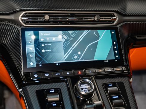 Used 2025 Aston Martin V8 Vantage Coupe image 23