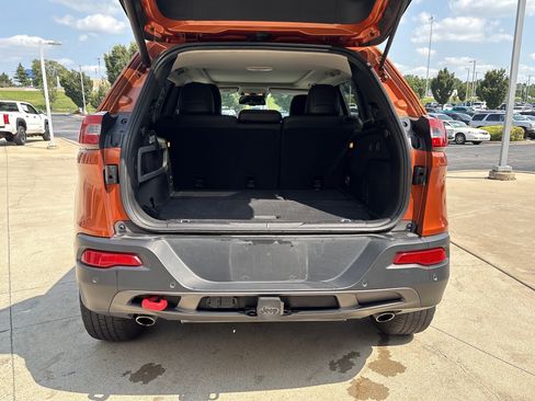 Used 2016 Jeep Cherokee Trailhawk w/ Comfort/Convenience Group AWD/4WD image 31