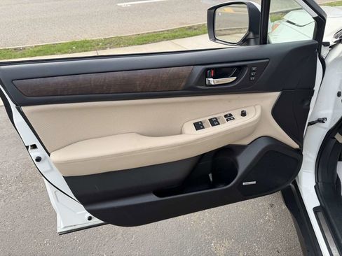 Used 2016 Subaru Outback 2.5i Limited image 11