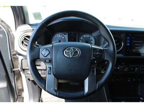 Used 2018 Toyota Tacoma TRD Off-Road w/ Technology Package image 16