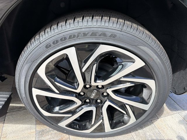 New 2027 Lincoln Navigator Black Label AWD/4WD image 32