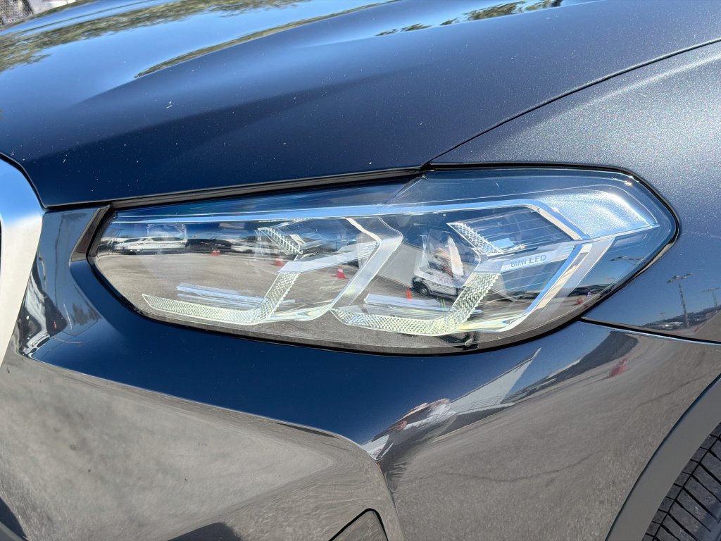 Used 2025 BMW X4 xDrive30i AWD/4WD image 9