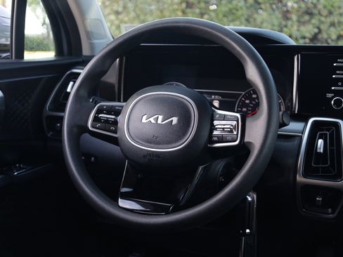 Used 2022 Kia Sorento LX FWD image 7