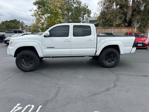 Used 2015 Toyota Tacoma PreRunner w/ TRD Sport Package RWD image 2