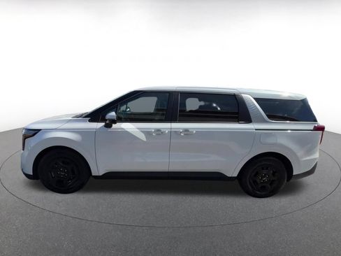 Used 2026 Kia Carnival FWD image 8