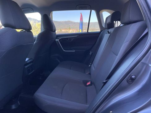 Used 2019 Toyota RAV4 LE w/ Carpet Mat Package image 17