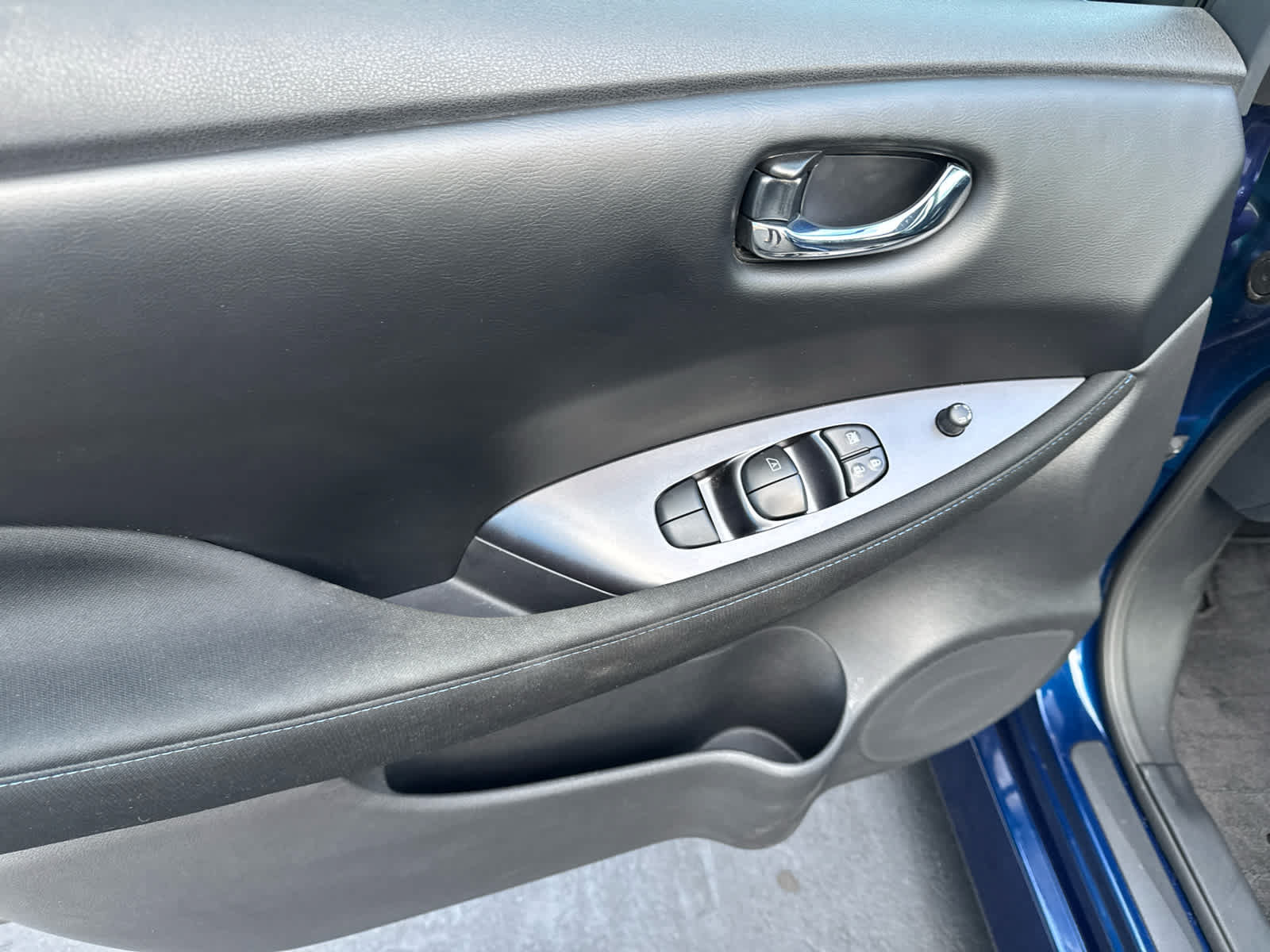 Used 2025 Nissan Leaf S FWD image 16