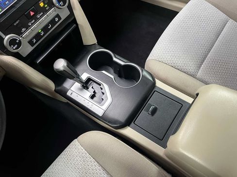 Used 2012 Toyota Camry LE FWD image 19