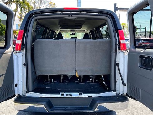 Used 2020 Chevrolet Express 3500 LT w/ LT Preferred Equipment Group RWD image 5