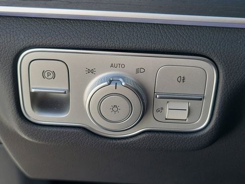 Certified 2025 Mercedes-Benz GLE 350 4MATIC image 33