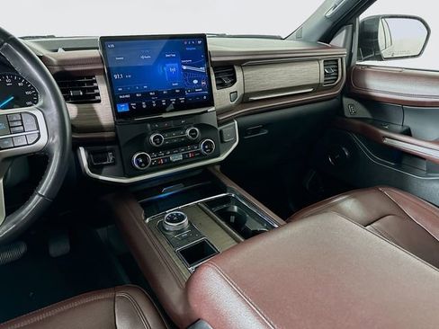 Used 2024 Ford Expedition Limited image 26