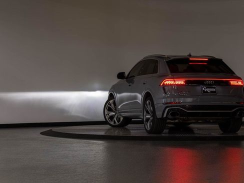Used 2024 Audi RS Q8 w/ Executive Package AWD/4WD image 32