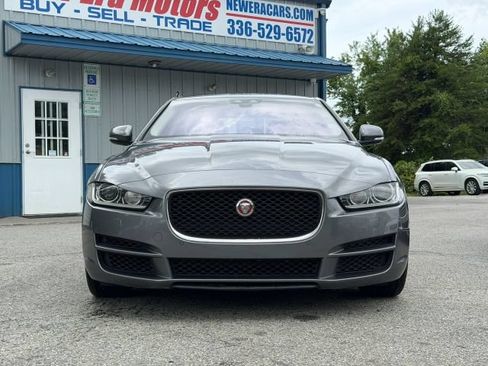 Used 2018 Jaguar XE Premium RWD image 2