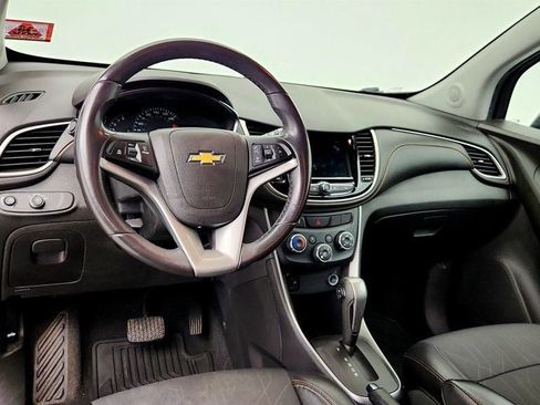 Used 2019 Chevrolet Trax LT w/ Redline Edition AWD/4WD image 12