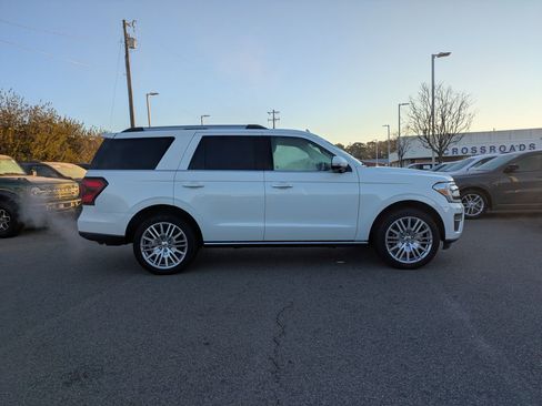 Certified 2024 Ford Expedition Limited image 3