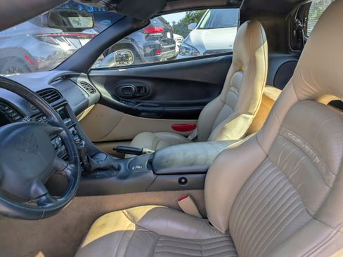 Used 2000 Chevrolet Corvette Coupe w/ Memory Pkg image 17