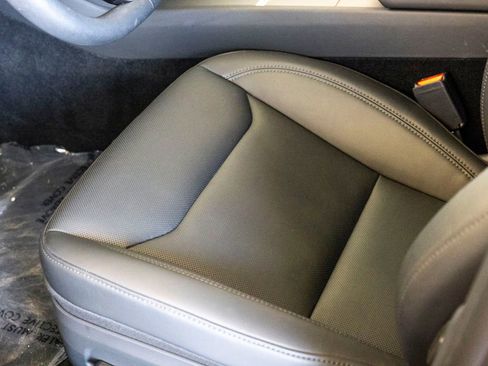 Used 2025 Tesla Model 3 image 19