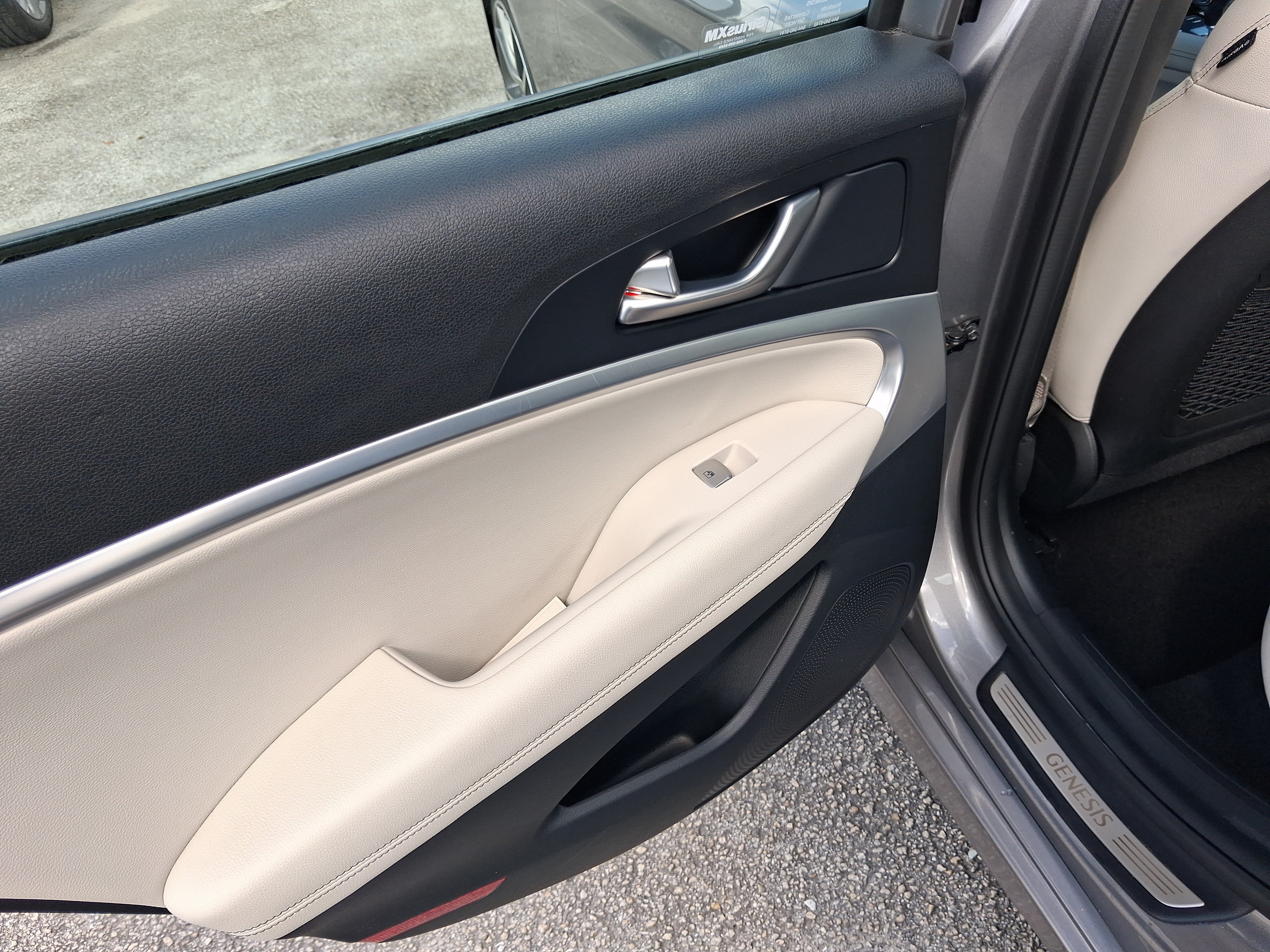 Used 2025 Genesis G70 2.5T RWD image 7