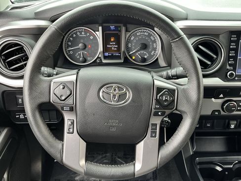 Used 2022 Toyota Tacoma SR5 w/ Technology Package image 11