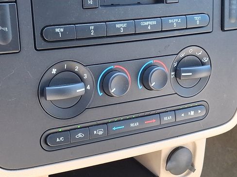 Used 2004 Ford Freestar SEL image 18