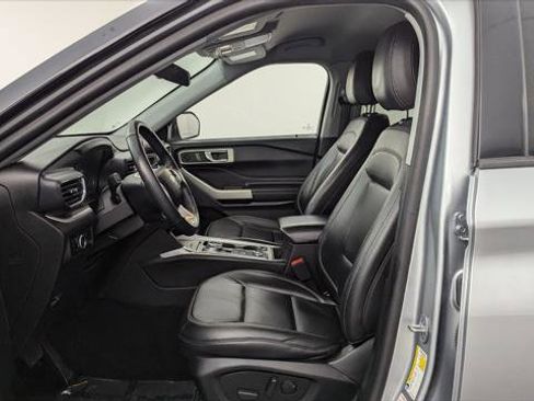 Used 2023 Ford Explorer XLT w/ Equipment Group 202A image 14