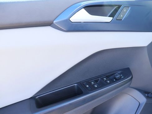 Used 2023 Volkswagen Taos SE image 37