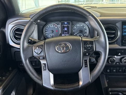 Used 2019 Toyota Tacoma TRD Off-Road w/ Technology Package AWD/4WD image 14