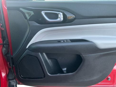 Used 2024 Jeep Compass Limited image 16