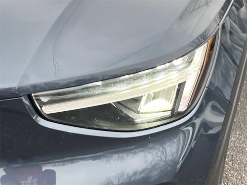 New 2026 Volvo XC40 B4 Core w/ Climate Package image 9