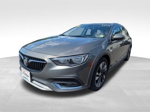 Used 2018 Buick Regal Preferred w/ Sights and Sounds Package AWD/4WD image 3
