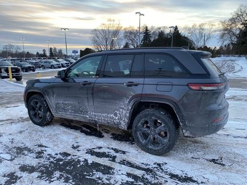 Used 2024 Jeep Grand Cherokee Limited w/ Black Appearance Package image 5