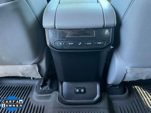 Used 2021 Toyota Highlander XLE AWD/4WD image 14