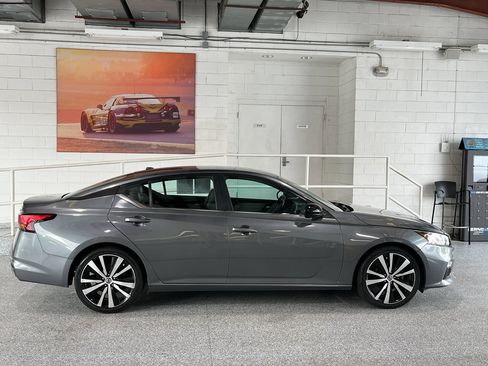Used 2021 Nissan Altima 2.5 SR FWD image 11
