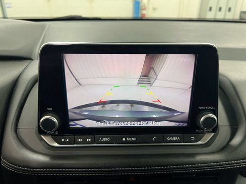 Used 2024 Nissan Rogue S AWD/4WD image 15