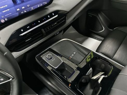 Used 2025 Buick Enclave Sport Touring image 13