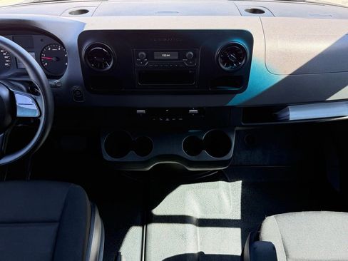 Used 2021 Mercedes-Benz Sprinter 2500 image 8