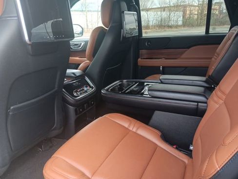Used 2020 Lincoln Navigator Reserve image 16