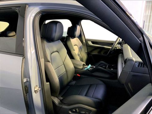 Certified 2026 Porsche Cayenne AWD/4WD image 18