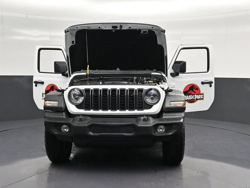 Used 2025 Jeep Wrangler Sport AWD/4WD image 35