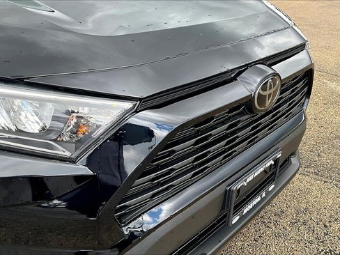 Used 2021 Toyota RAV4 XLE image 31