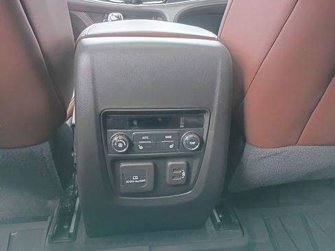 Used 2019 Buick Enclave Avenir w/ Avenir Technology Package AWD/4WD image 13