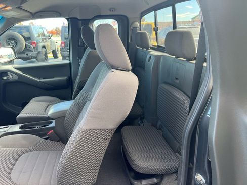 Used 2013 Nissan Frontier SV image 11