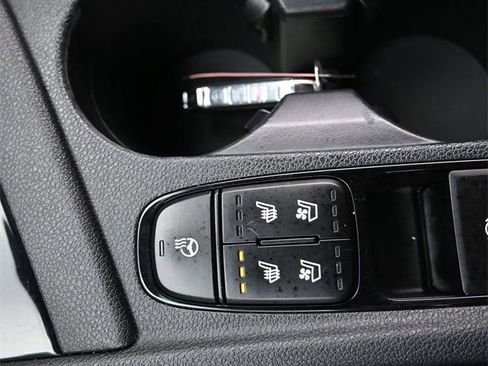 Used 2020 Kia Niro EX Premium image 29