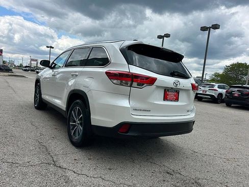 Certified 2019 Toyota Highlander XLE AWD/4WD image 3