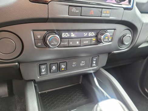 Used 2024 Nissan Frontier SV w/ SV Convenience Package RWD image 24