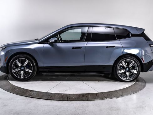 Used 2025 BMW iX xDrive50 AWD/4WD image 3