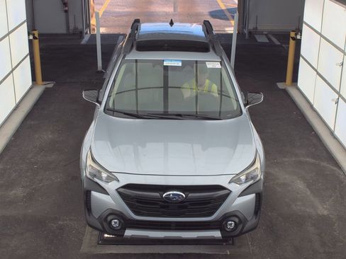 Used 2025 Subaru Outback Limited AWD/4WD image 2