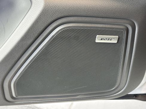 Certified 2025 Porsche Macan AWD/4WD image 12