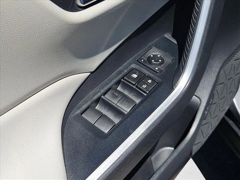 Used 2020 Toyota RAV4 XLE w/ Carpet Mat Package FWD image 11